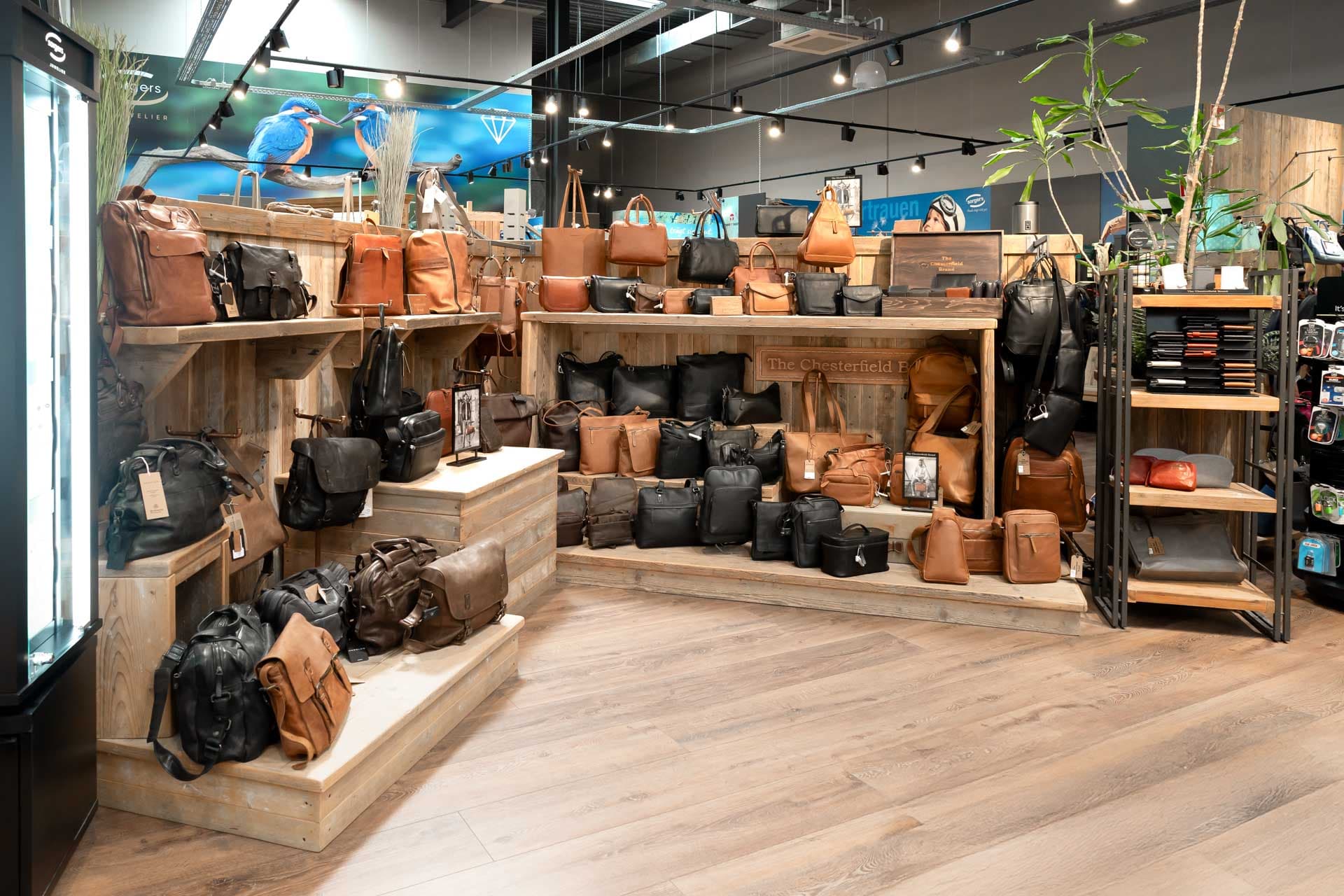 Concept Store sorgers mit Lederwaren